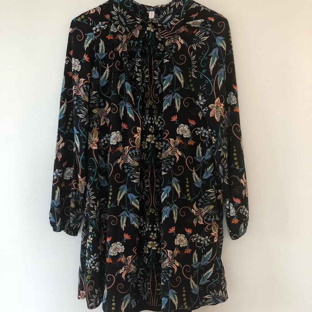 Women’s long-sleeved dress